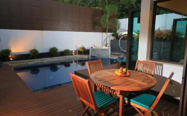 Naiharn Beach Villa