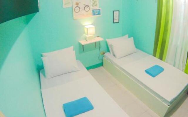 NoMadsMNL Backpackers Homestay