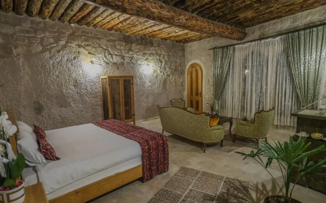 Kalsedon Cave Suites