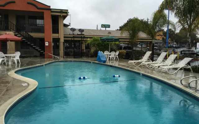 Super 8 Salinas