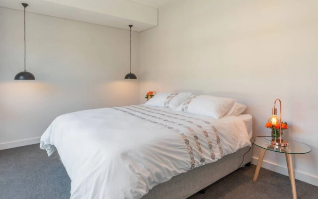 Stylish 2 Bedroom Luxury Apartment In Gardens