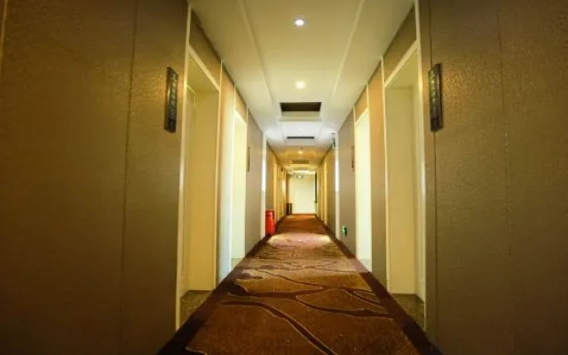 Chenlong 168 Hotel (Huaihua East Railway Station)
