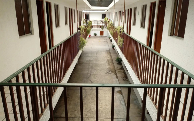 Hotel El 2000