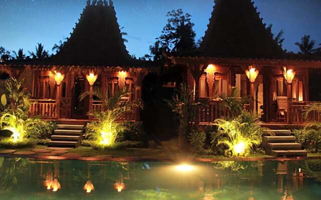 Romantic Deluxe 0ne bedroom wooden villa 2
