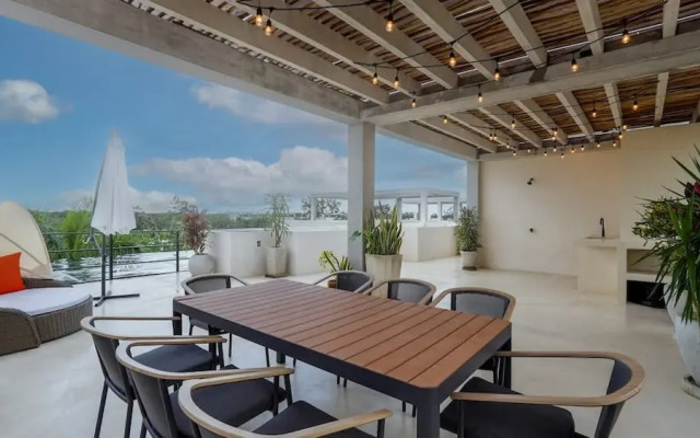 Luxury Penthouse w Private Pool Stunning Views