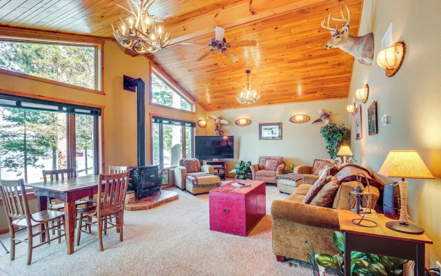 Lake Tomahawk Summer Oasis w/ Deck!