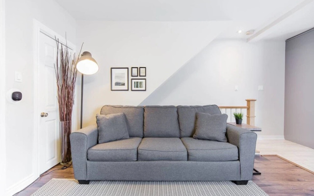 Elegantly Appointed Detached House in the Central City
