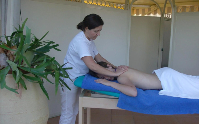 Lantana Resort Hotel & Apartments