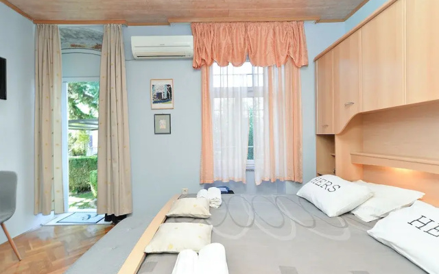 Apartment 1128