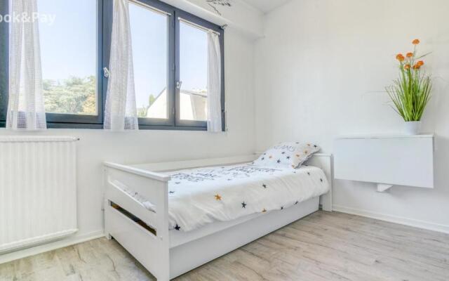 Céanothe-InvIRI. Studio Mairie. Parking Privatif