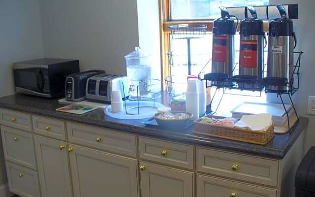 Villager Motel & Glen Manor Estate