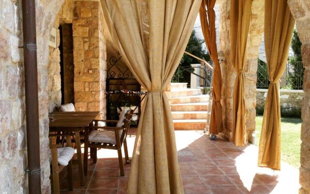 Niko's Stone Guest House