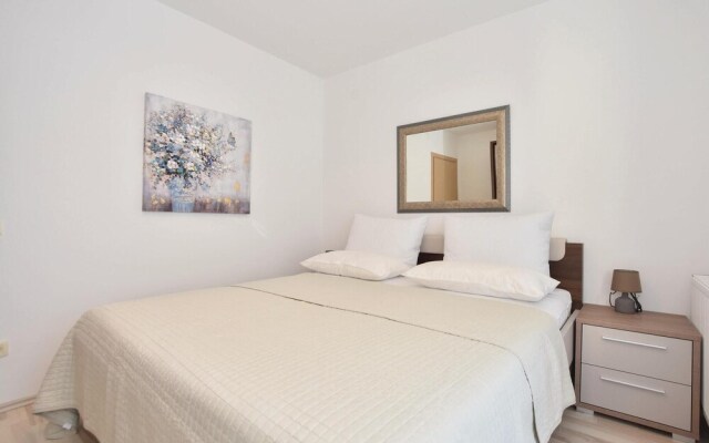 Nice Home in Podstrana With Wifi and 4 Bedrooms