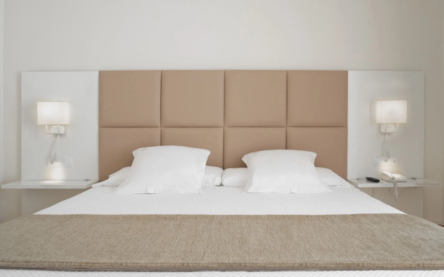 Hotel Pirineo Figueres by Pierre and Vacances