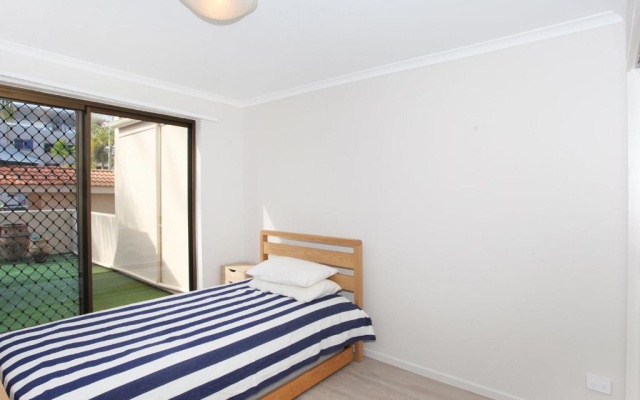 Beachport 14 - Newly Renovated 2 Bedroom Apt on Parkyn Parade with Aircon – Guest Rooms – Mooloolaba