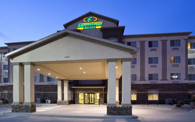 Expressway Suites Fargo