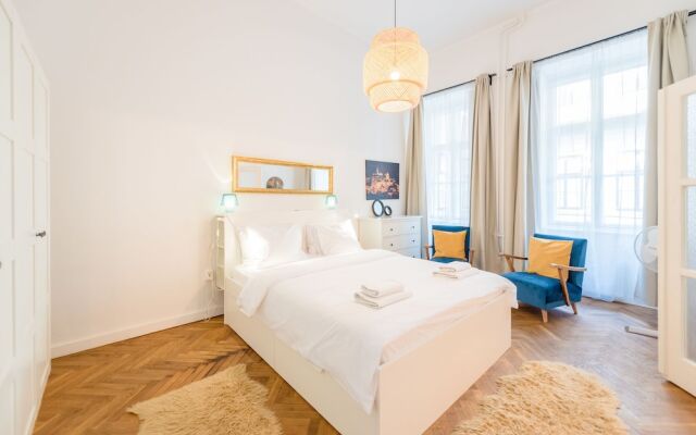 Oasis Apartments - Liberty Square