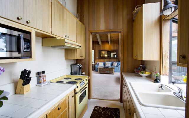 Eagles Perch Lake View Rental Cabin