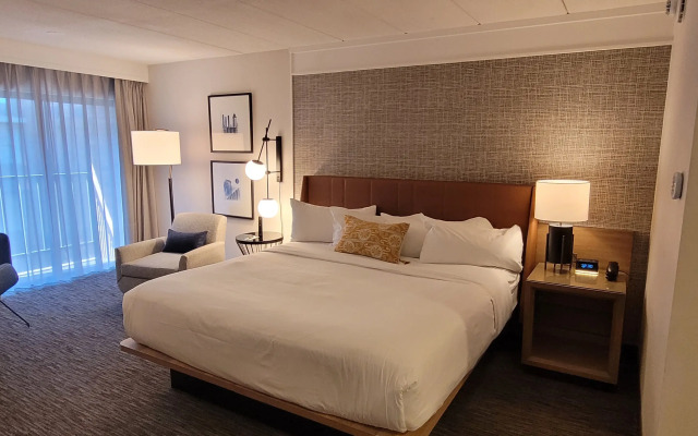 Sheraton Milwaukee Brookfield Hotel