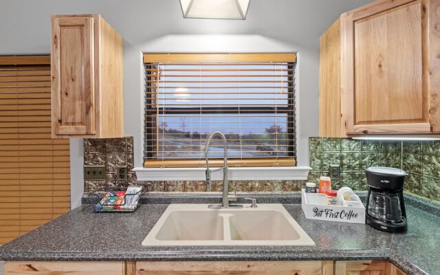 Winnie's Place 2 Bedroom Home by RedAwning