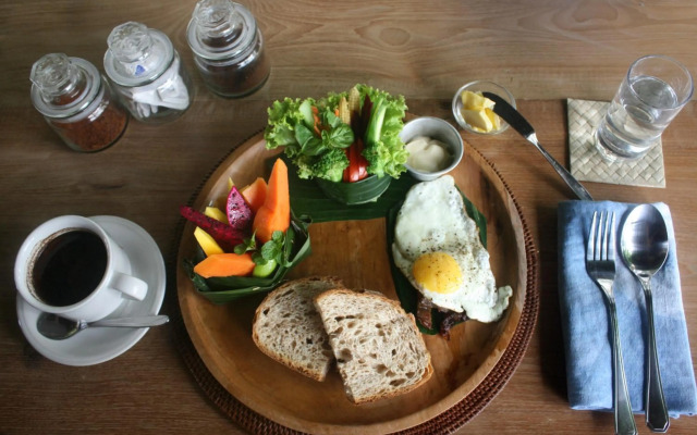 Artist Eco Villa With Wood And Clay