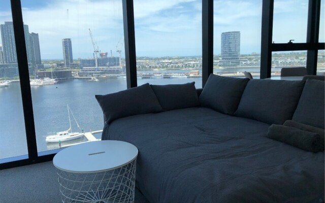 HFN Riverside Docklands Apartment