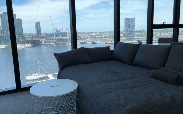 Hfn Riverside Docklands Apartment