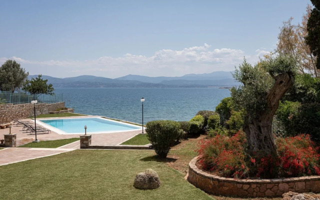Eretria Luxurious Seafront Villa