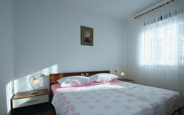 Nice Apartment in Jadranovo With 2 Bedrooms and Wifi