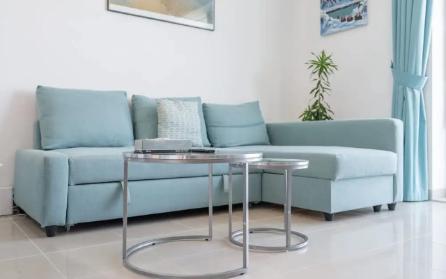 Modern 1-bed With Scenic Golf Course View