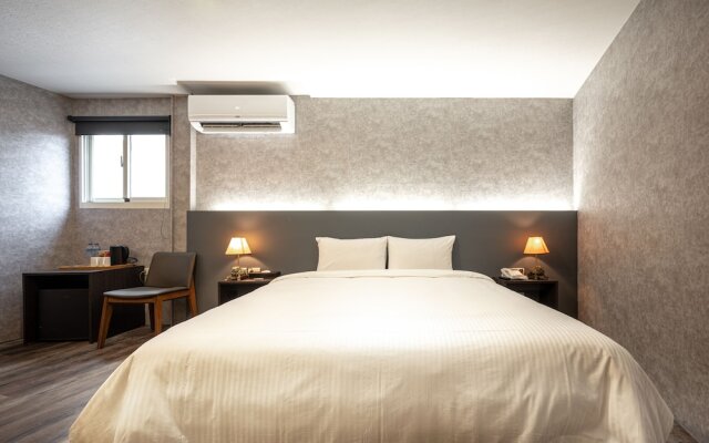 Yilan East Hotel