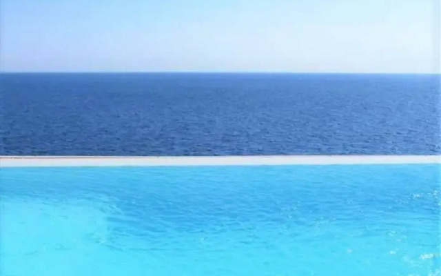 Excellent Seafront Villa in Cala Pi