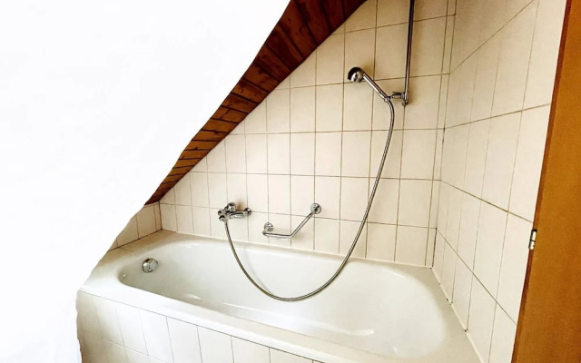 Einzigartige Schöne Altbau- Wohnung Im Zentrum