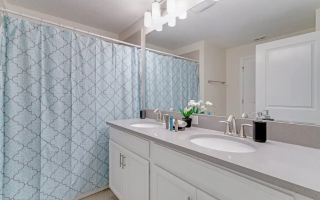 Modern Townhome W/private Pool & Free Water Park!