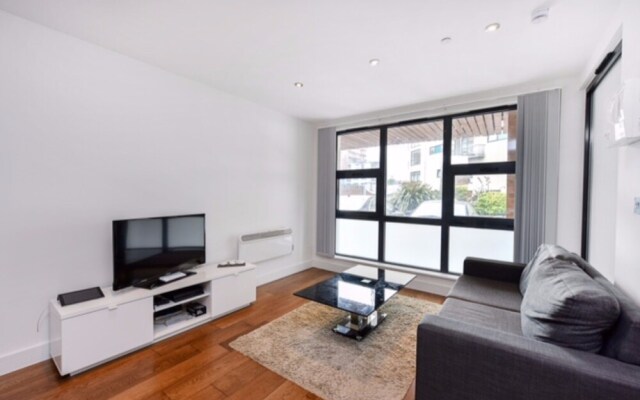 Canary Wharf 2 Bedroom Flat With Parking