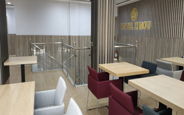 Hotel Zinou ZM