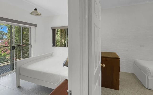 Relaxing 3-bedroom Retreat With Outdoor Seating — 2-star hotel in Lilli Pilli