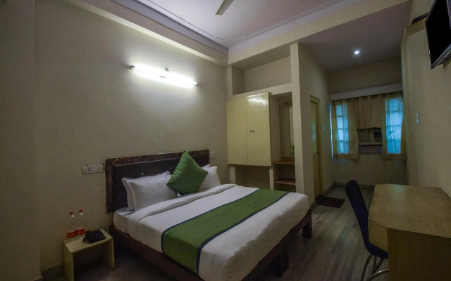 OYO 15212 Hotel Seema