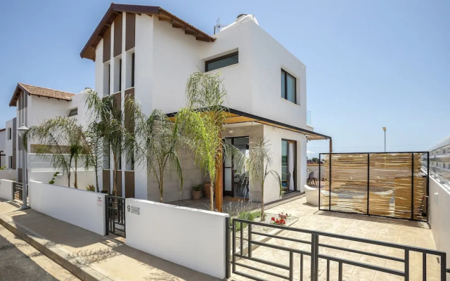 Chris Le Mare Luxury Villa By Louis Hotels