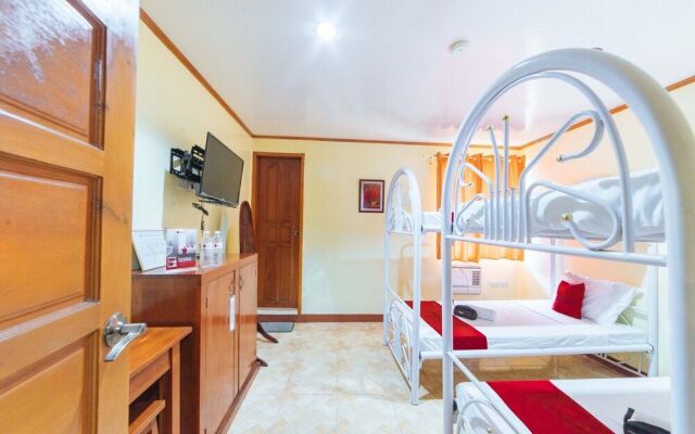 RedDoorz near Golden Sarok Shrine