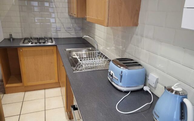 Impeccable 4-bed House in Leicester