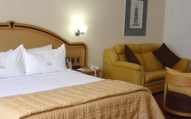 Suites Inn La Muralla Metepec