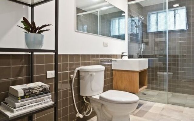 Kojima gallery / Island Apartment