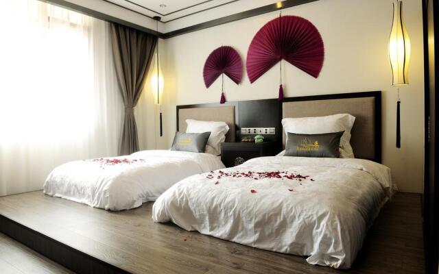 Peach Blossom Resort Hotel