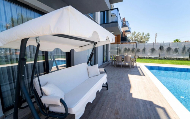 House With Private Pool and Backyard in Fethiye