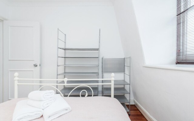 Bright stylish Nott Hill apart sleeps 6