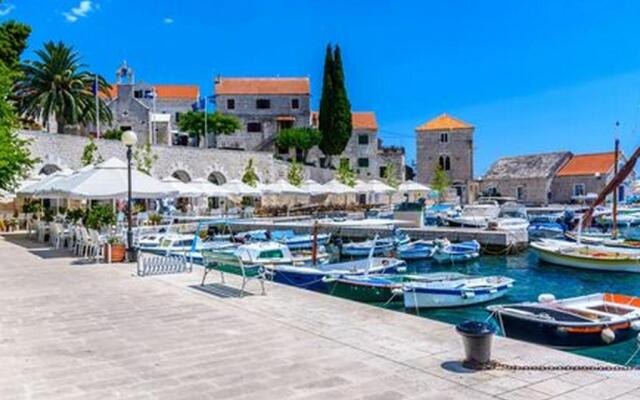 Seaview Apartment With Large Terrace Bol