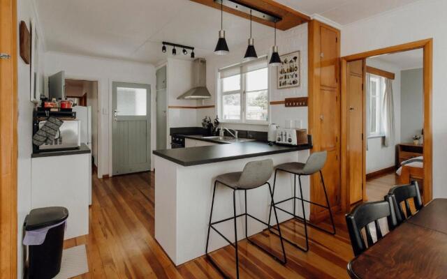 The Barefoot Bungalow - Opunake Beach