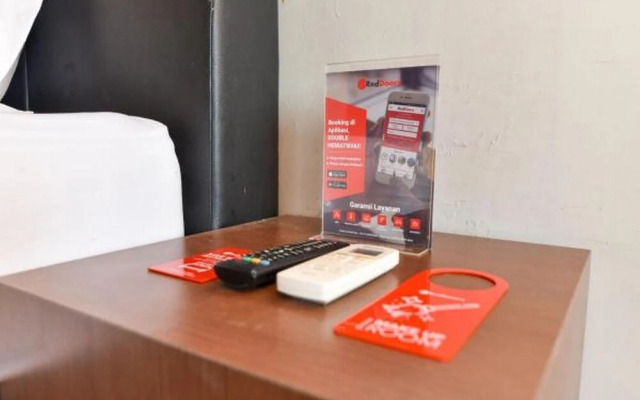 RedDoorz Near Lippo Plaza Sunset