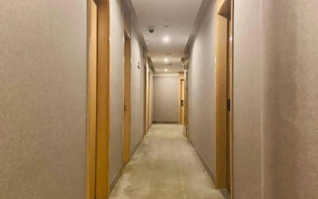 Foster Hotel (Shanghai Baoshan Road Subway Station)